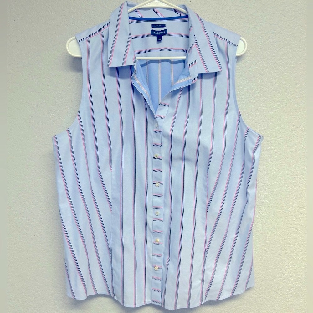 Classic Talbot’s Sleeveless Button Down Wrinkle Resistant Striped top.